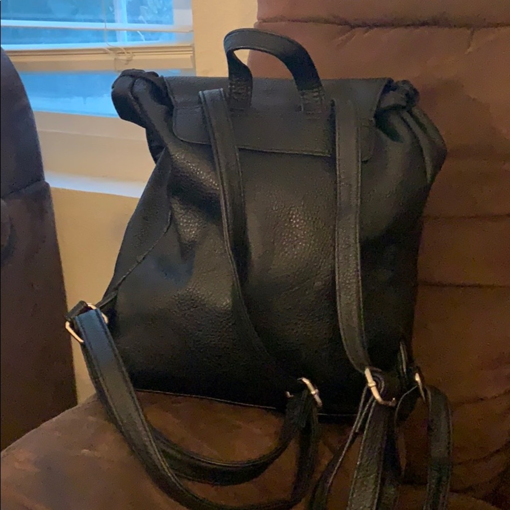 backpack - Picture 2 of 2